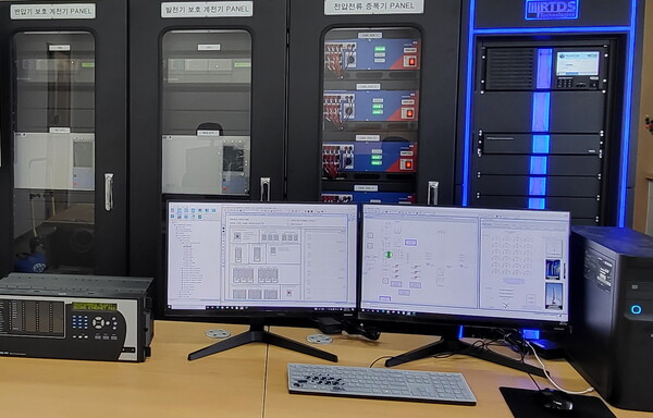                              원자력발전소 전용 디지털보호계전기 신뢰성 검증장치 전면부 