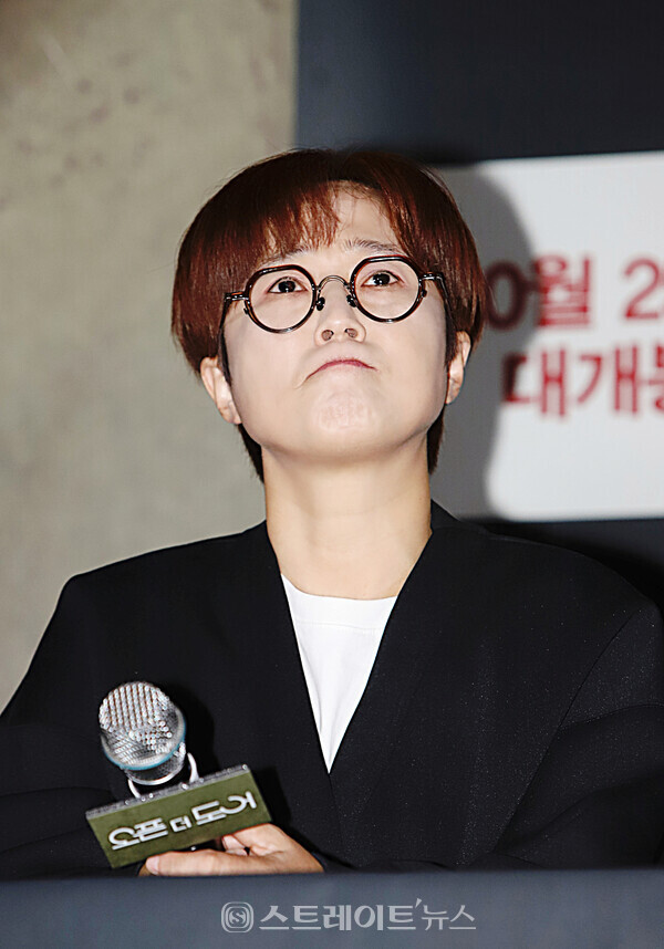 송은이 대표가 취재진에 질문을 듣고 있다. 양용은 기자 taeji1368@naver.com