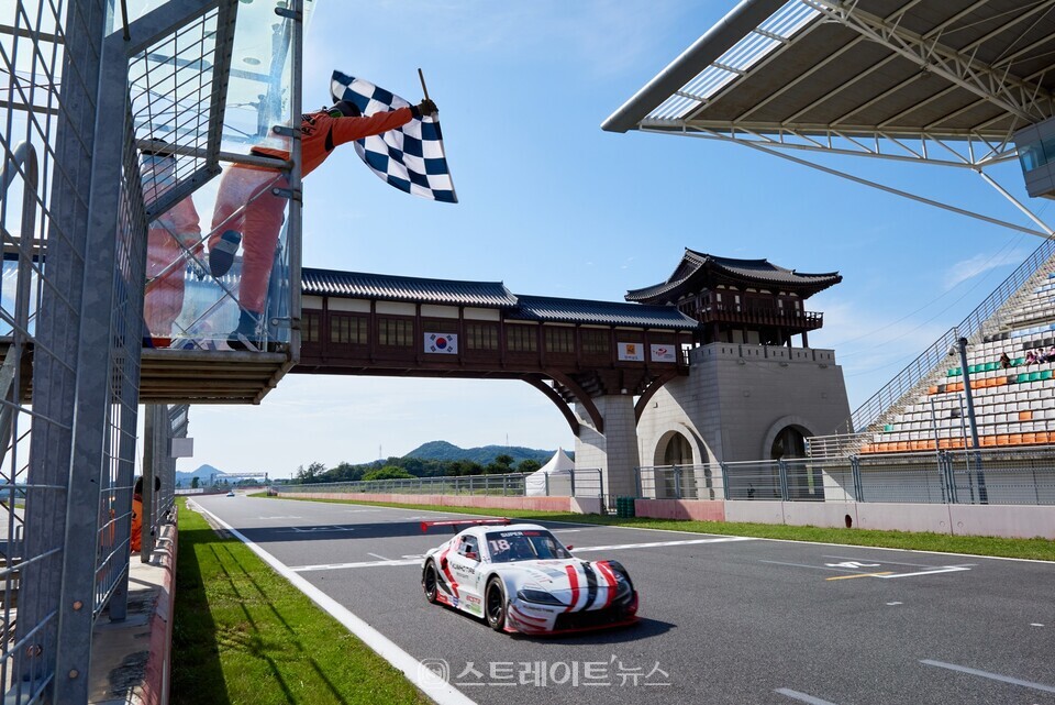 이찬준(엑스타 레이싱)이 지난 3라운드에서 가장 먼저 체커기를 받았다. 사진=슈퍼레이스