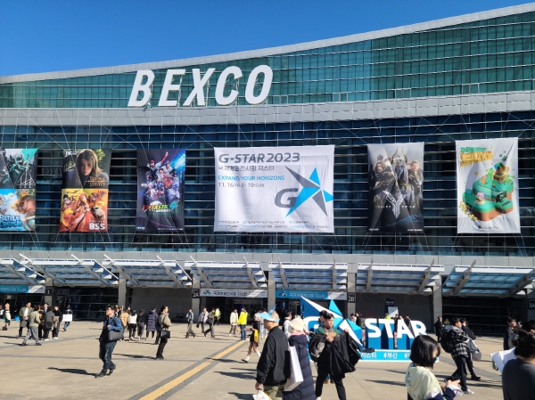 국내 최대 게임 전시회 '지스타2023'이 개최됐다. 이번 전시회에서는 대형 게임사를 비롯해 중소·중견 게임사들도 대거 참여해 다양한 신작과 IP(지적 재산권)을 선보이며 관람객을 눈길을 사로잡았다. 신용수기자