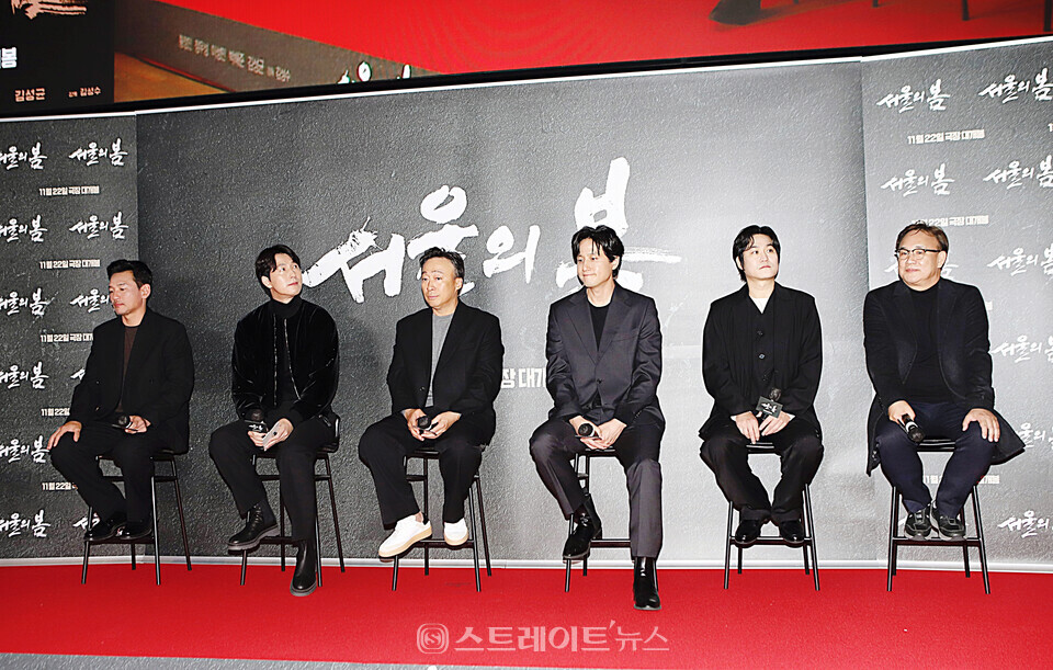 영화 ‘서울의 봄’ 쇼케이스 현장. (왼쪽부터) 황정민-정우성-이성민-박해준-김성균-김성수 감독. 양용은 기자 taeji1368@naver.com