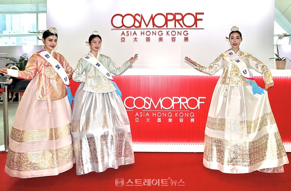 한빛단 2023 홍콩 코스모프로프 K-뷰티 홍보사절 참석 (왼쪽부터) 한빛단 전영주-김희진-김민경 회장. 사진=모델리스타