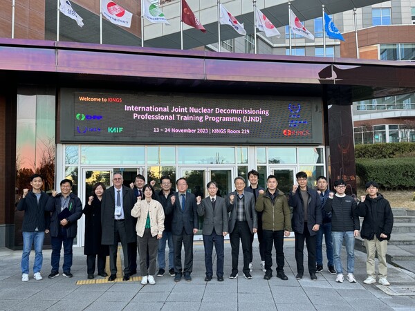한수원이 24일 한국전력국제원자력대학원대학교에서 ‘2023년 IAEA 인증 국제 공동 원전해체 심화교육 과정’ 수료식을 열었다.