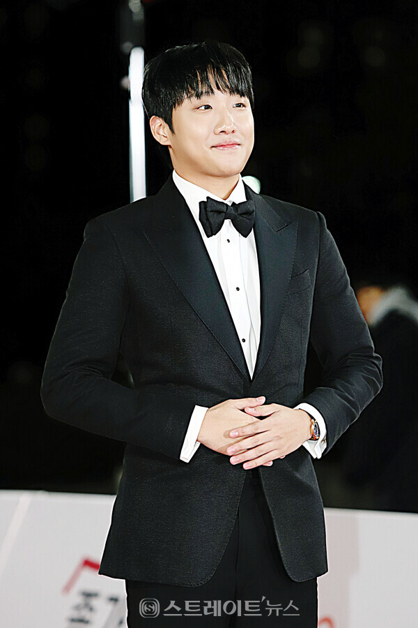 ‘제44회 청룡영화상’ 시상식에서 영화 ‘화란’으로 신인남우상 수상한 배우 홍사빈. 양용은 기자 taeji1368@naver.com