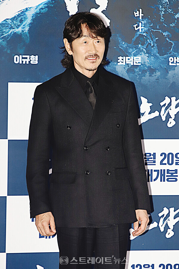 배우 허준호가 영화 ‘노량: 죽음의 바다’ 기자간담회에 참석해 포토타임을 갖고 있다. 양용은 기자 taeji1368@naver.com
