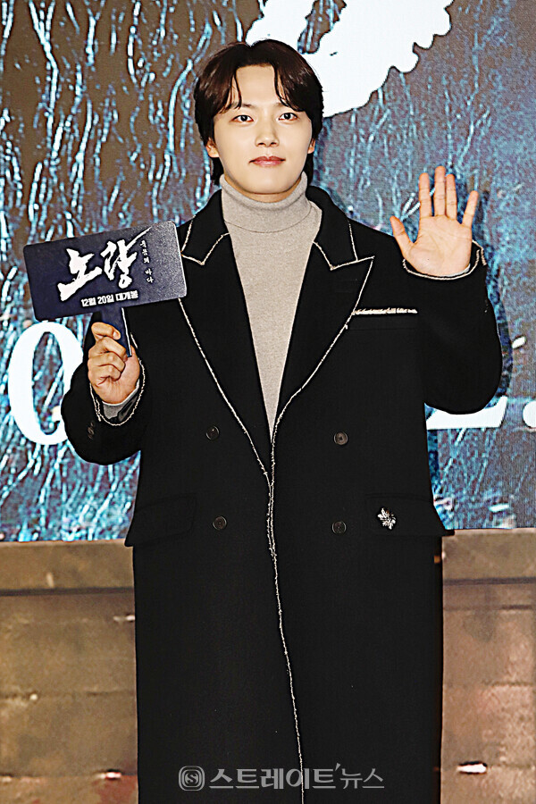 영화 ‘노량: 죽음의 바다’ VIP 시사회 포토월 행사에 참석한 배우 여진구. 양용은 기자 taeji1368@naver.com