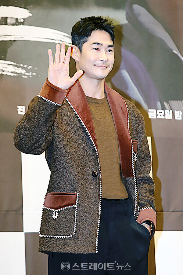 배우 배정남이 예능 ‘더 와일드(THE WILD)’ 제작발표회에 참석해 포즈를 취하고 있다. 양용은 기자 taeji1368@naver.com