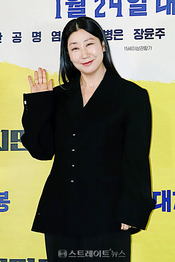 영화 ‘시민덕희’ 기자간담회에 참석한 배우 라미란이 포즈를 취하고 있다. 양용은 기자 taeji1368@naver.com