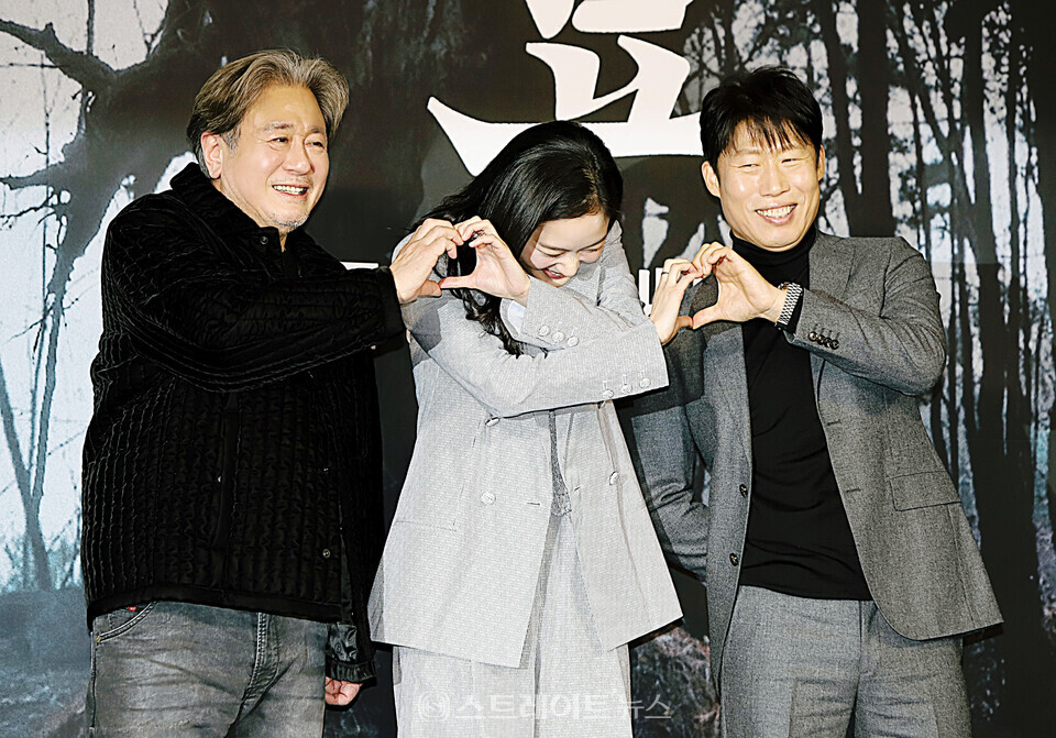 영화 ‘파묘’ 제작보고회에 참석한 (왼쪽부터) 최민식-김고은-유해진. 양용은 기자 taeji1368@naver.com