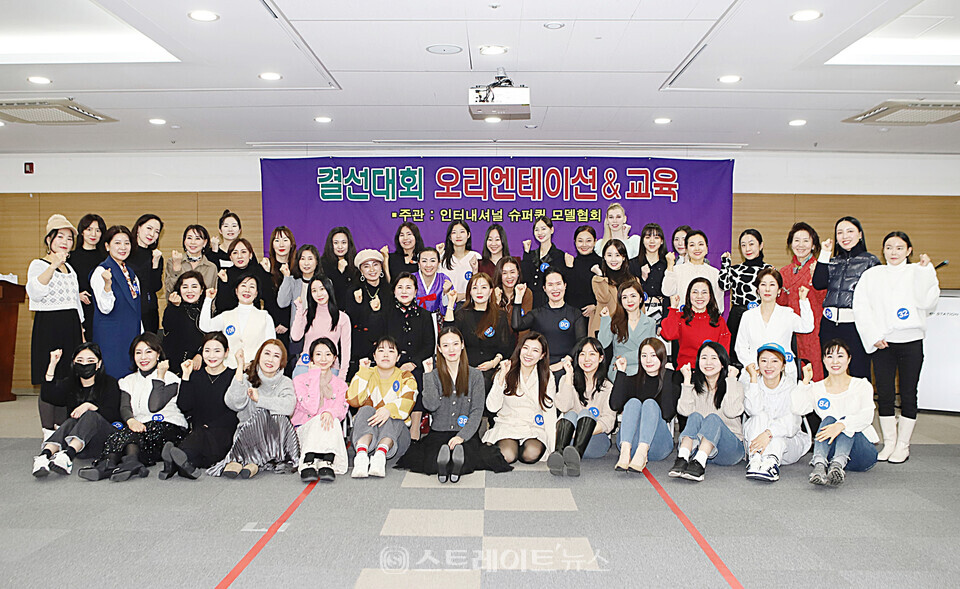 제5회 월드 슈퍼퀸 한복 모델대회 결선 진출자들 기념촬영. 양용은 기자 taeji1368@naver.com