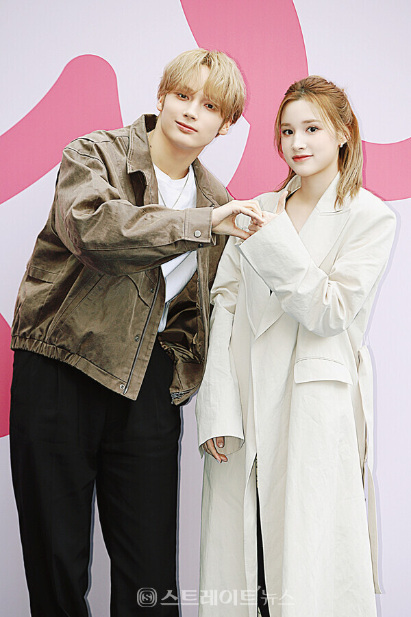 2024 F/W 서울패션위크 곽현주 컬렉션 포토월 행사에 참석한 휴닝카이-휴닝바히에 남매. 양용은 기자 taeji1368@naver.com