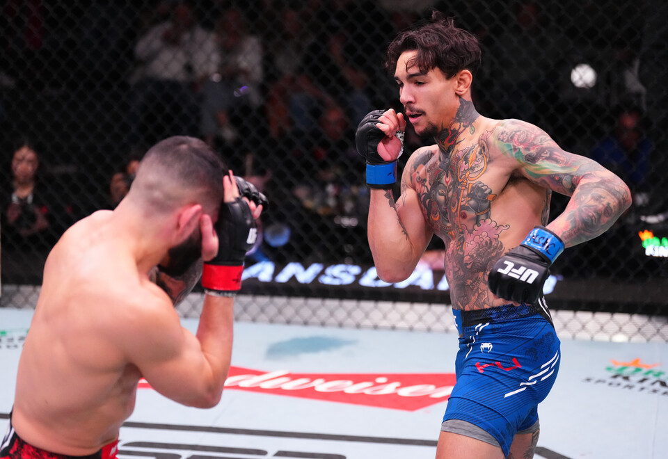 UFC페더급 댄 이게 vs 안드레 필리(우측) 코메인 이벤트. UFC 제공