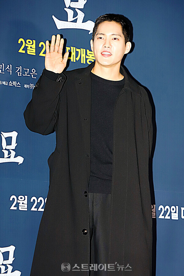 영화 ‘파묘’ VIP 시사회 포토월 행사에 참석한 배우 김건우. 양용은 기자 taeji1368@naver.com