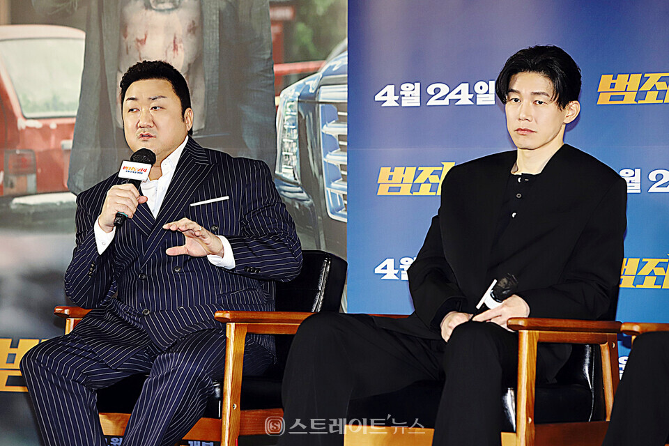 영화 ‘범죄도시4’ 제작보고회에 참석한 마동석(왼쪽)-김무열. 양용은 기자 taeji1368@naver.com