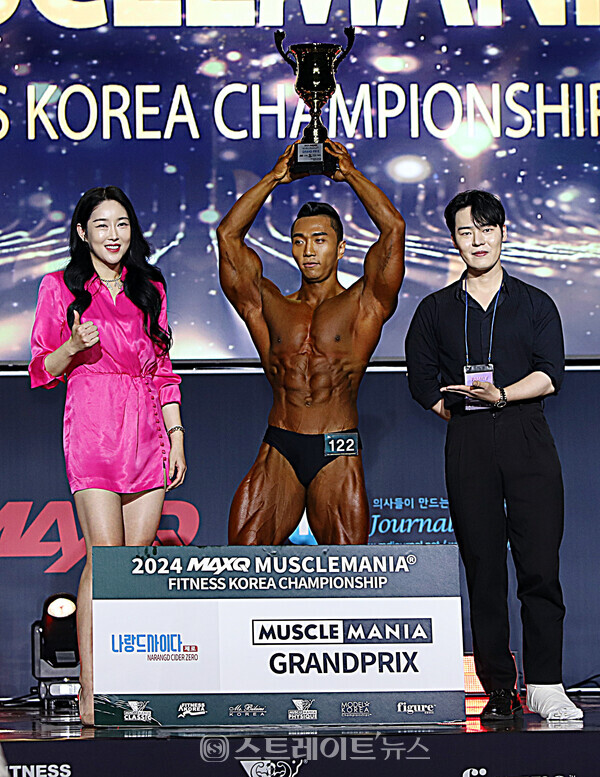 2024 머슬마니아 클래식 그랑프리 박성민(가운데). 양용은 기자 taeji1368@naver.com