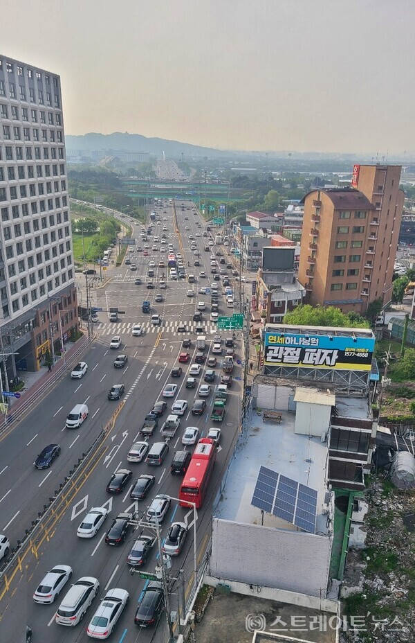 서울의 베드타운인 김포시는 평일 출퇴근 시 올림픽대로 연장선과 김포대로의 교통 체증이 심하다. (사진 : 함영원 기자)