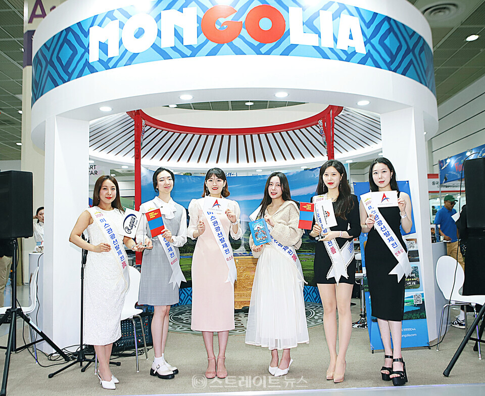 몽골 부스에서 한빛단 포토타임. 양용은 기자 taeji1368@naver.com