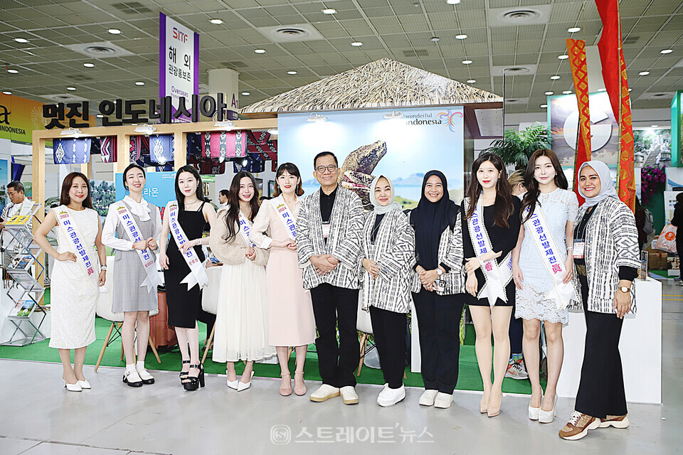 인도네시아 부스에서 한빛단 포토타임. 양용은 기자 taeji1368@naver.com