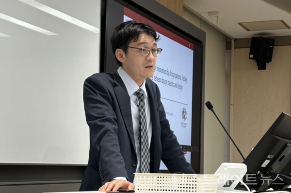 토루 요시오카-코바야시 히토츠바시대학교 교수.