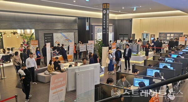 경기도 김포시 북변 원도심에서 첫선을 보인 '북변 우미 린 파크리브' 모델하우스. 청약홈은 이 단지가 특별공급에서 82%의 소진율로 선전했다고 밝혔다. (사진 : 함영원 기자)