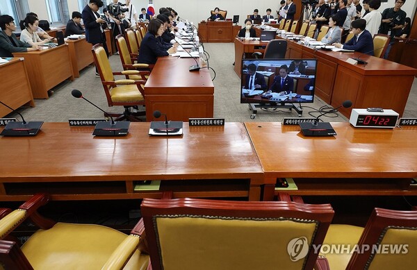 국회 과학기술정보방송통신위원회 전체회의가 피감기관인 방송통신위원장 등이 불참한 가운데 야당 의원들만 참석한 채 18일 열렸다. 연합뉴스 
