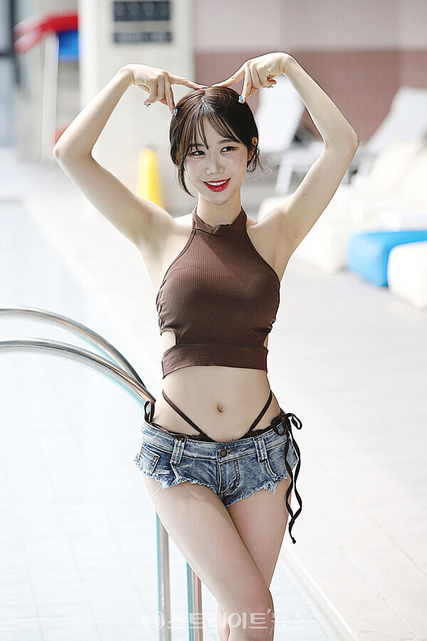 정은이 맥스큐 수영장 화보. 양용은 기자 taeji1368@naver.com