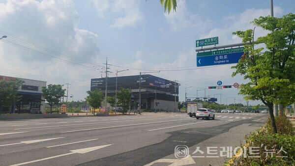 청주 흥덕구 테크노폴리스 A8블록에 분양 중인 '청주테크노폴리스 아테라' 모델하우스. 청약홈은 '청주테크노폴리스 아테라'가 1순위 청약에서 2만여명이 몰리며, 47 대 1이 넘는 경쟁률을 기록했다고 밝혔다.(김화집 선임기자)