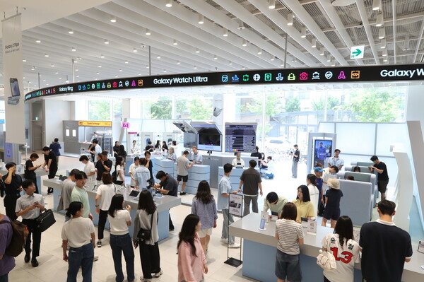 갤럭시 Z 플립6·폴드6 사전 판매를 시작할 예정인 삼성스토어 홍대 갤럭시 스튜디오 전경. 삼성전자 제공