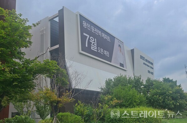 에이치엘디앤아이(HLD&I)한라가 경기도 용인특례시 처인구 포곡읍 금어지구에 인공지능(AI)기반의 교육특화 대단지 아파트 ‘용인 둔전역 에피트’의 모델하우스. (사진 함영원 기자)