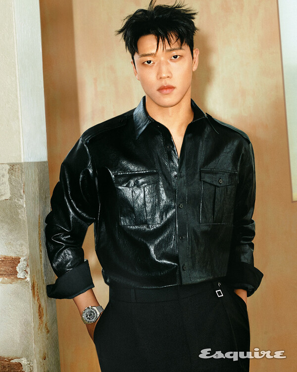축구선수 황희찬 패션 화보. 에스콰이어