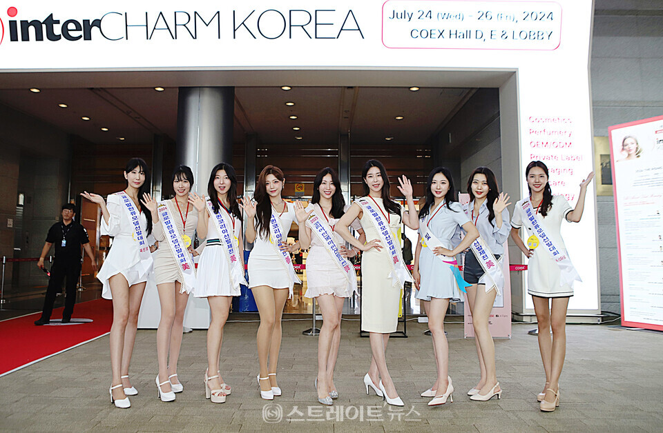 2024 인터참코리아에서 한빛단 임수지(왼쪽부터), 임수빈, 김예영, 안도연, 김희진, 조희경, 김리아, 박서진, 김한나 포토타임. 양용은 기자 taeji1368@naver.com