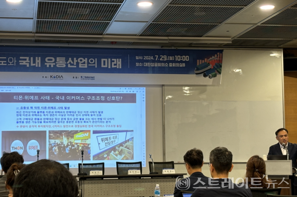 정연승 단국대학교 경영대학원장.(오른쪽)