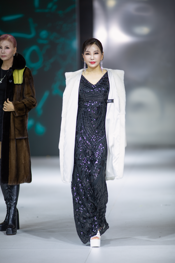 시니어 모델 최은경. 유니버셜 모델협회 제공