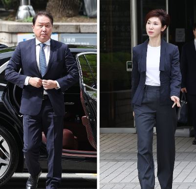 SK그룹 최태원(왼쪽) 회장과 아트센터 나비 노소영 관장