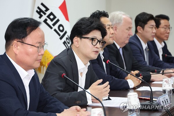 국민의힘 한동훈 대표가 8일 오전 서울 여의도 당사에서 열린 최고위원회의에서 발언하고 있다 연합뉴스