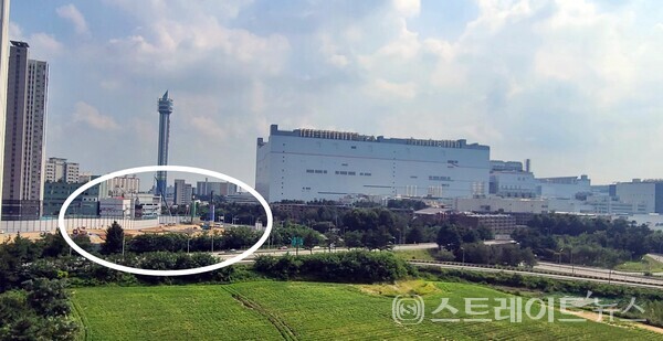 HL디앤아이한라가경기 이천시 부발읍 아미리 SK하이닉스에 인접한 곳에 분양 중인 ‘이천 부발역 에피트’ 건설 현장.(사진 : 이준혁 기자)