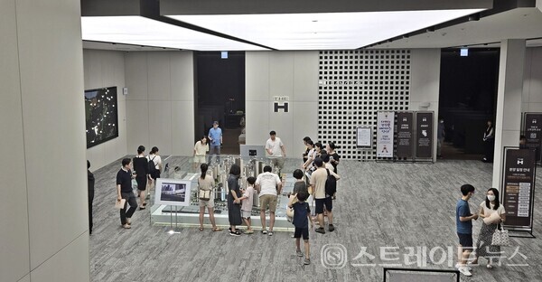 방배2동은 낡고 오래된 다세대·다가구 밀집 지역에서 분양 중인 '디에이치 방배'  모델하우스 (사진 : 함영원 기자)