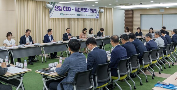 신임 홍문표 사장이 비전추진단 간담회를 개최하고 있다.