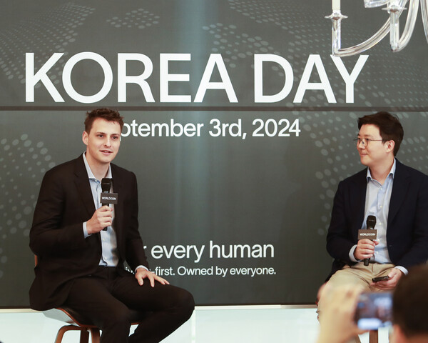 기자들의 질문에 답변하는 알렉스 블라니아 공동창업자 겸 CEO. 월드코인 제공.