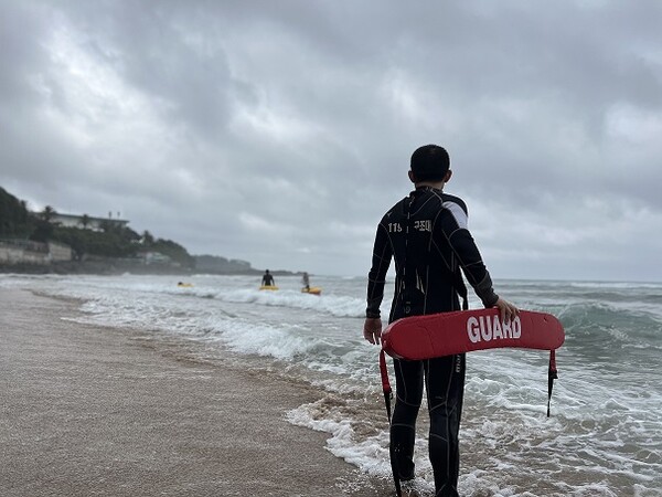 제주 해수욕장 119시민수상구조대. 제주도
