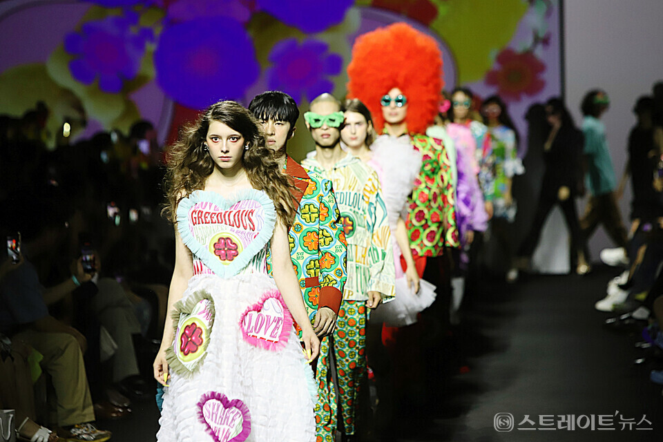 서울패션위크 ‘그리디어스’ 2025 S/S 컬렉션 피날레. 양용은 기자 taeji1368@naver.com
