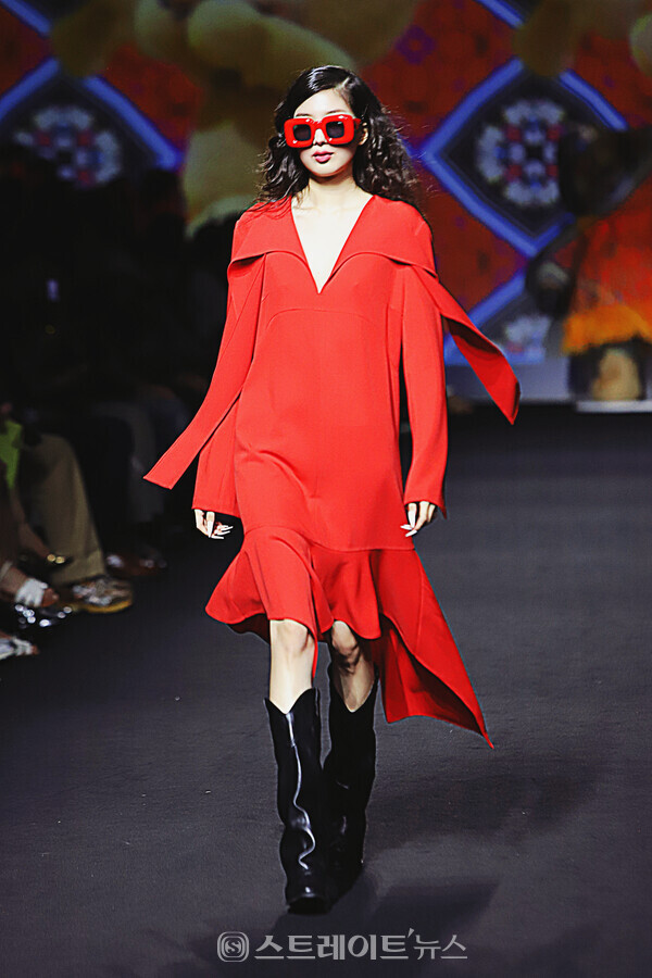 서울패션위크 ‘그리디어스’ 2025 S/S 컬렉션 피날레. 양용은 기자 taeji1368@naver.com