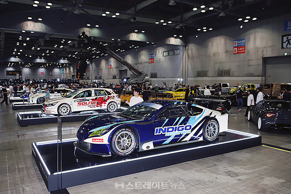 ​2024 오토살롱위크 피치스그룹코리아의 ‘카 라이프 스타일 특별관’ 전경. 양용은 기자 taeji1368@naver.com