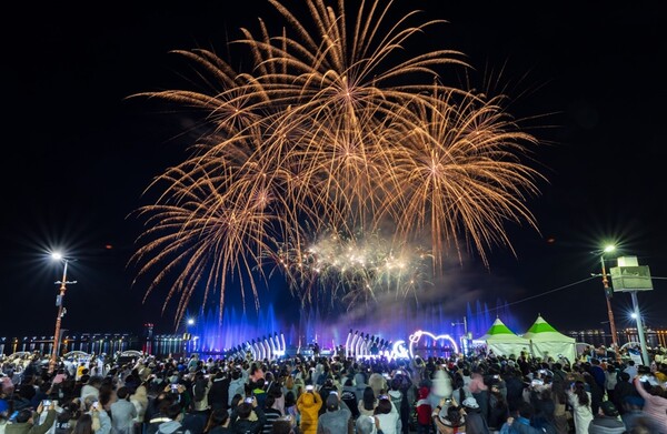 목포시가 한가위 대목을 맞아 목포해상W쇼를 다채로운 공연을 선보인다.(사진=목포시)