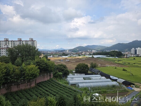 한아건설의 자회사인 모아건설산업과 혜림건설이 경기도 양주에서 깜깜이 분양 중인 '모아엘가 그랑데' 건설현장. (사진 : 함영원 기자)