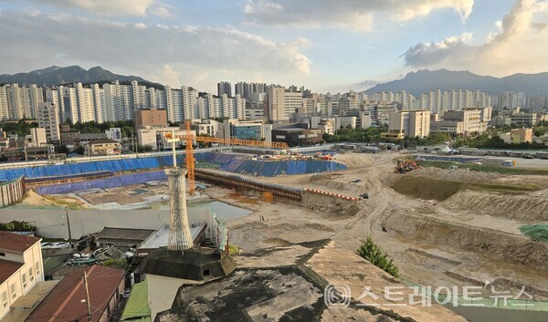 롯데건설이 분양 채비 중인 '의정부 나리벡시티 롯데캐슬' 건설현장. 모델하우스는 현장에 자리한다. (사진 : 함영원 기자)