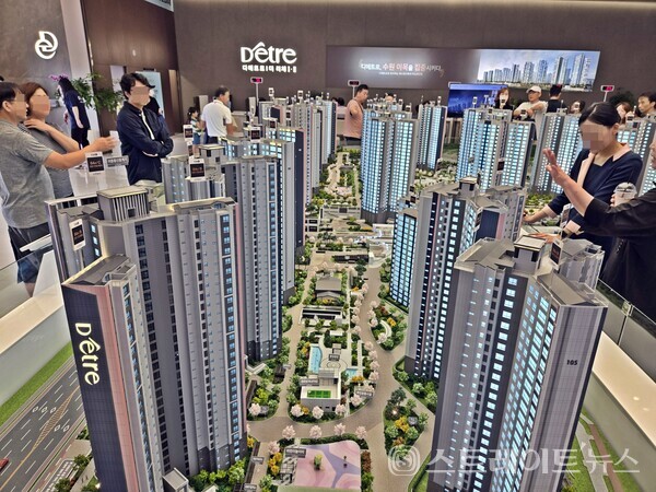 대방건설의 '북수원 이목지구 대방디에트르 더리체'의 정중앙에는 수공간과 대단위 커뮤니티시설, 주민운동시설과 함께 다양한 녹지와 조경이 들어선다. (사진 : 함영원 기자)