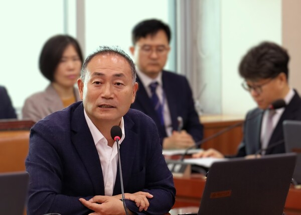 더불어민주당 김원이(목포시) 의원이 국정 질의를 하고있다.(사진=김원이 의원 사무실)