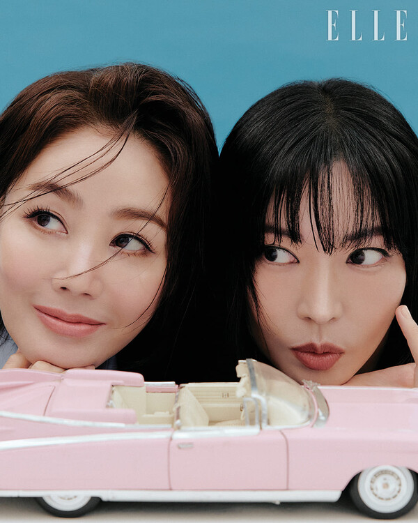 배우 김성령(왼쪽부터), 김소연. 엘르 제공