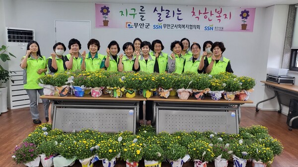 부안군이 반려화분 나눔행사를 실시하고 있다. (사진=부안군)